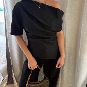 Classy off the shoulder top (PRE-ORDER, 4-7 dagen levertijd)