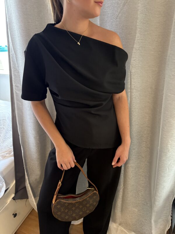 Classy off the shoulder top (PRE-ORDER, 4-7 dagen levertijd)