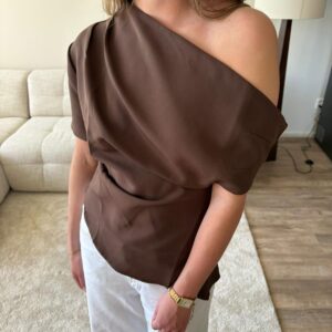 Classy off the shoulder top bruin